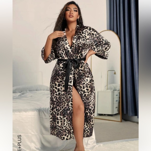 Leopard Print Robe - Picture 3 of 5